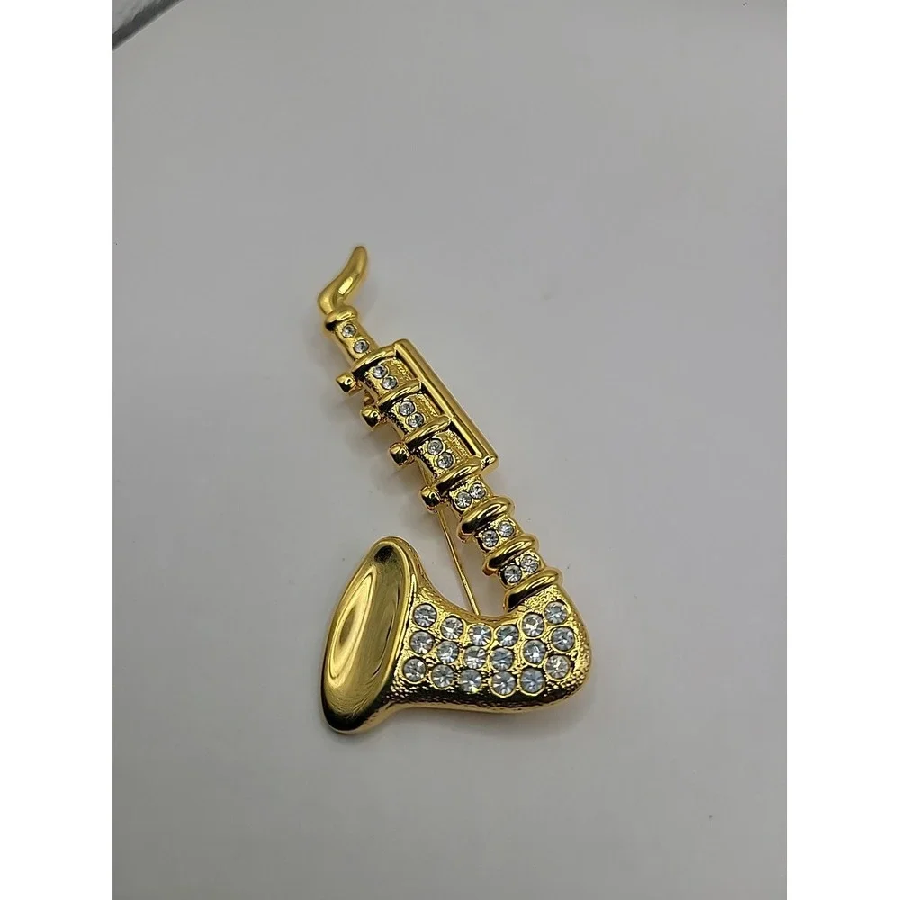 Vintage‎ Gold Tone Rhinestone Saxophone Brooch Pin Music Jazz Band Instrument